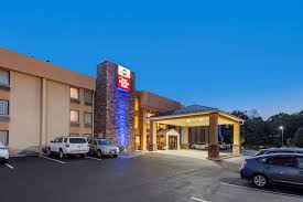 Best Western Pocono Tannersville Hotel Operator Sued Over $109K Insurance Default as Policies Cancelled Before Ski Season